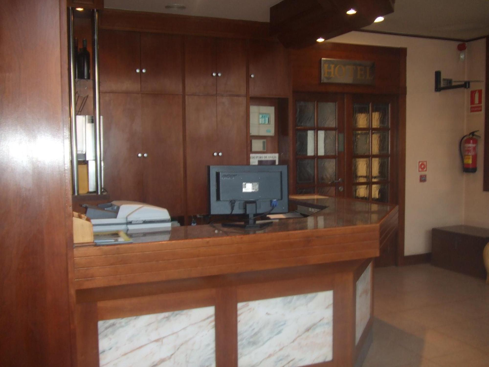 Hotel Vadorrey Roa Bagian luar foto