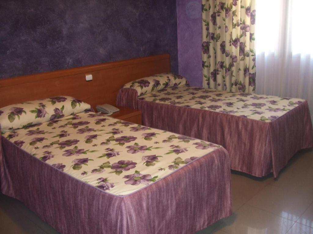Hotel Vadorrey Roa Ruang foto