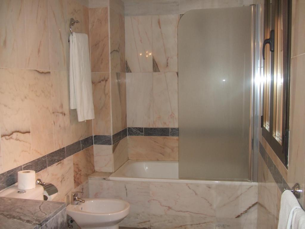 Hotel Vadorrey Roa Ruang foto