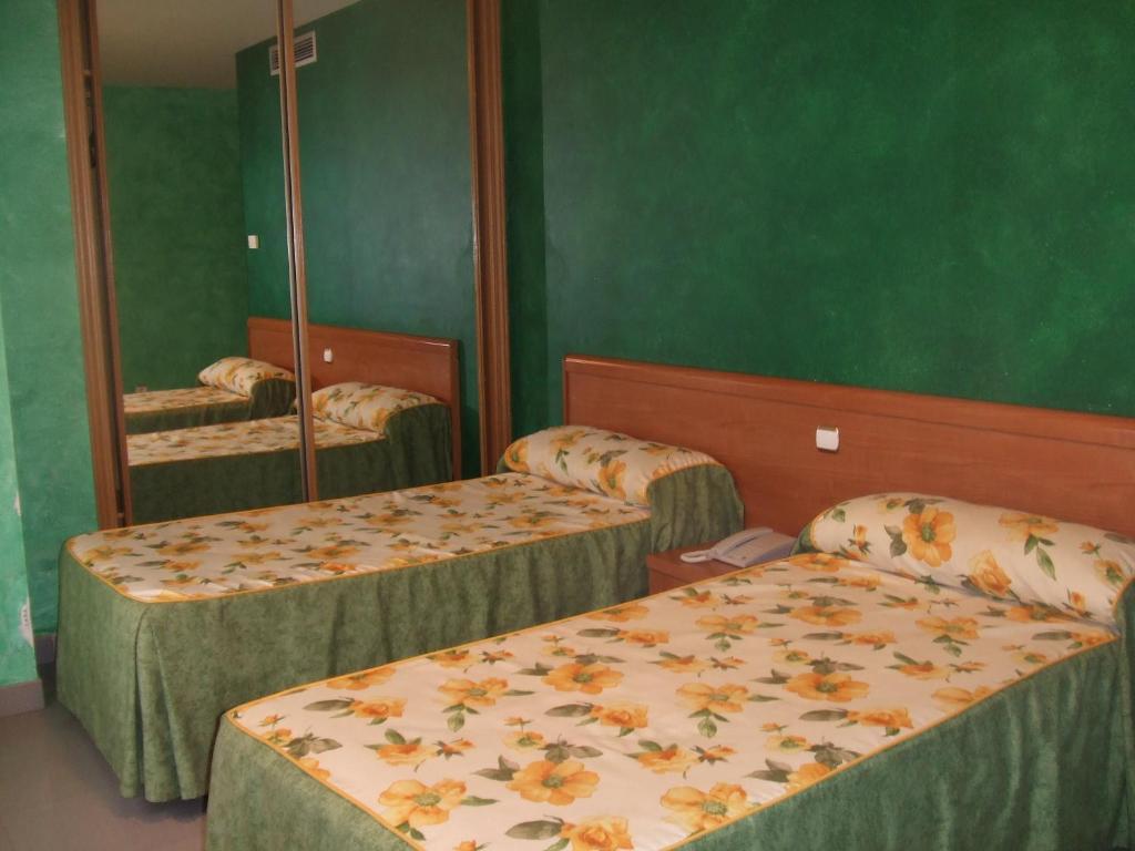 Hotel Vadorrey Roa Bagian luar foto